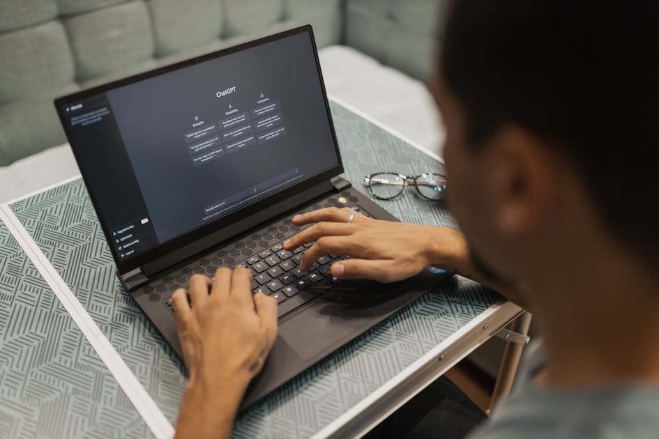 KI-Agent für Unternehmen — digitaler Mitarbeiter am Arbeitsplatz